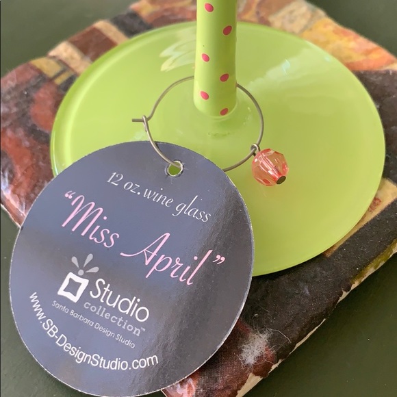 Miss April - Picture 3 of 5